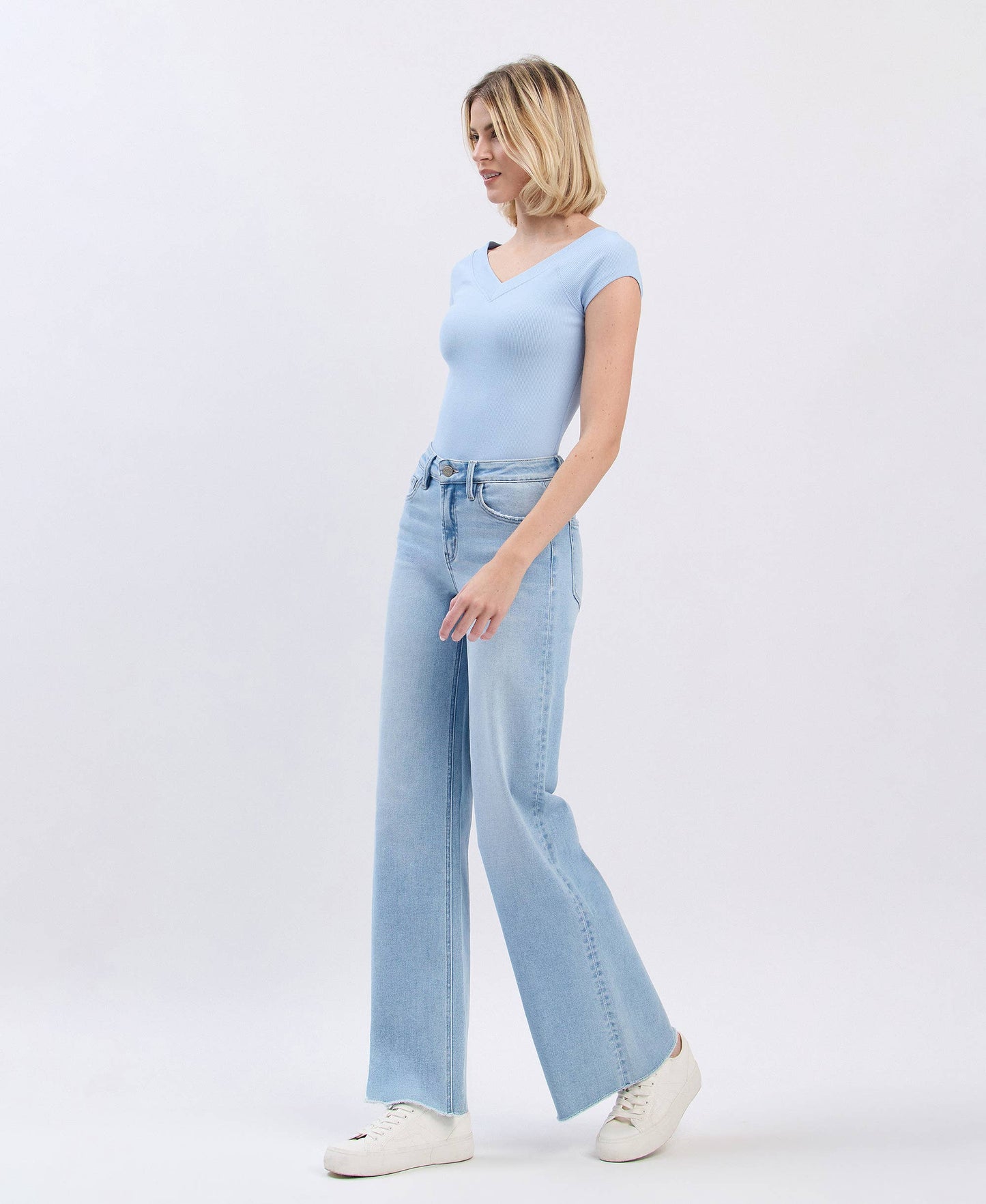 HIGH RISE RAW HEM WIDE LEG JEANS